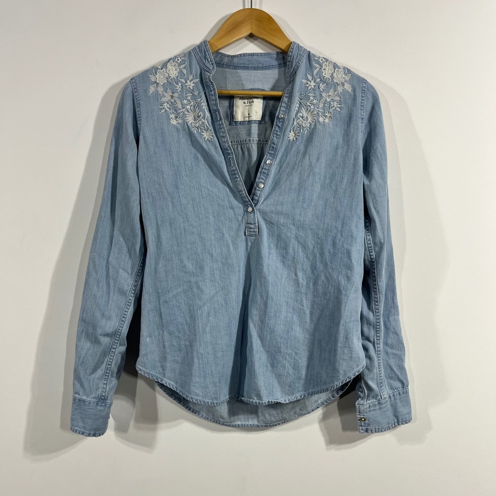 Abercrombie & Fitch Preppy Old Money Chambray Embroidered Popover Shirt Medium
